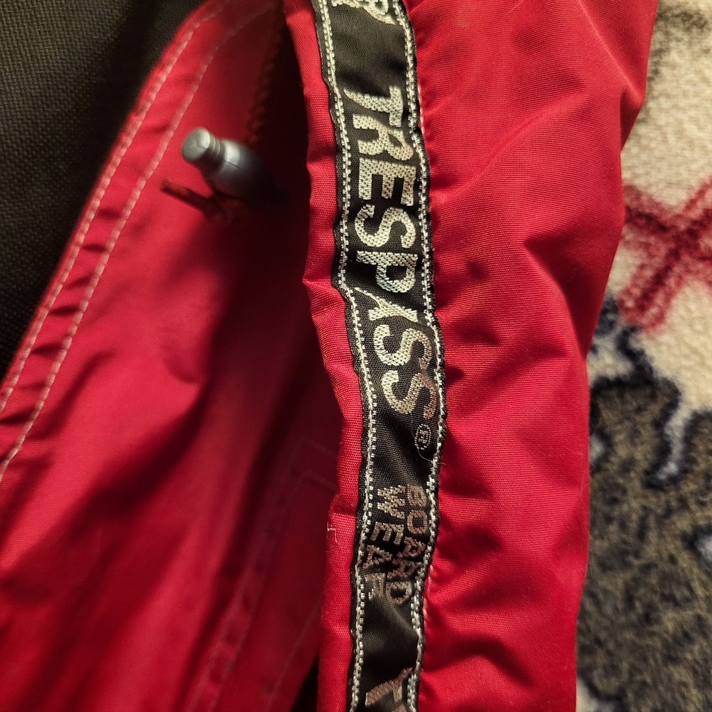 Vintage Trespass Boardware Men's Red and Black Jacket with Hoodie - Size L - Picture 6 of 11